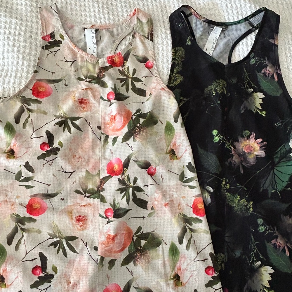 Lot of 2 Oiselle Passport Tanks
